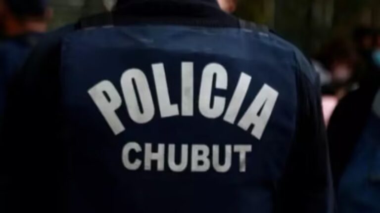 Policías en tribunal de Chubut