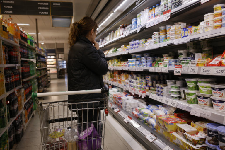 Gráfico de caída del consumo en Argentina durante cinco meses consecutivos